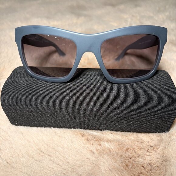 Chic Gray Prada Sunglasses – Timeless Designer Style - Picture 1 of 2